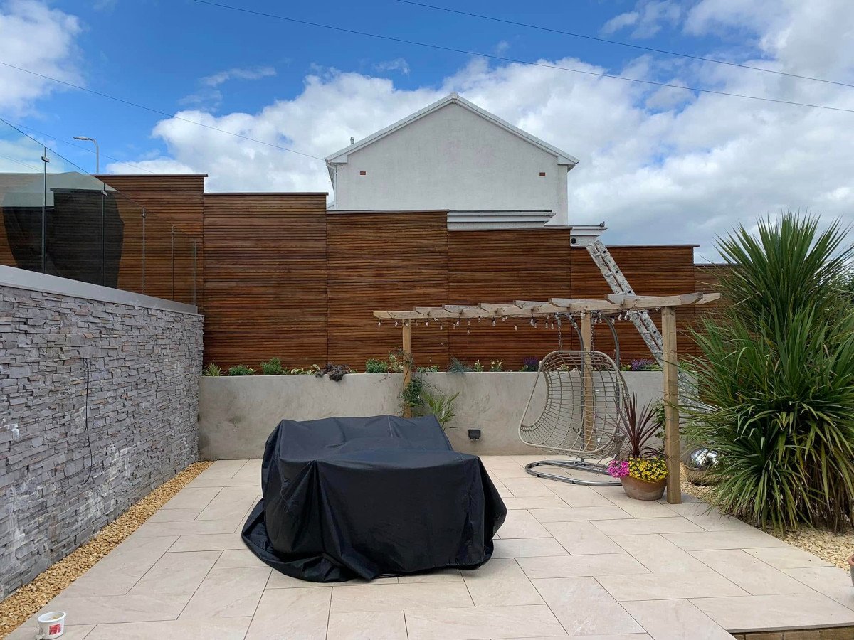 garden-fence-painted-newport-home-orchid-decor garden fence painted newport home orchid decor