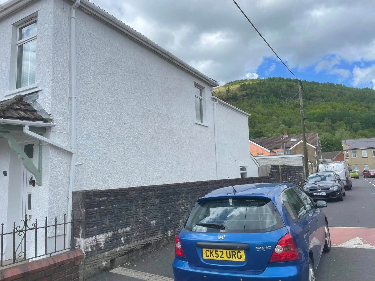 newport-terraced-house-painted-exterior-wall-orchid-decor newport terraced house painted exterior wall orchid decor